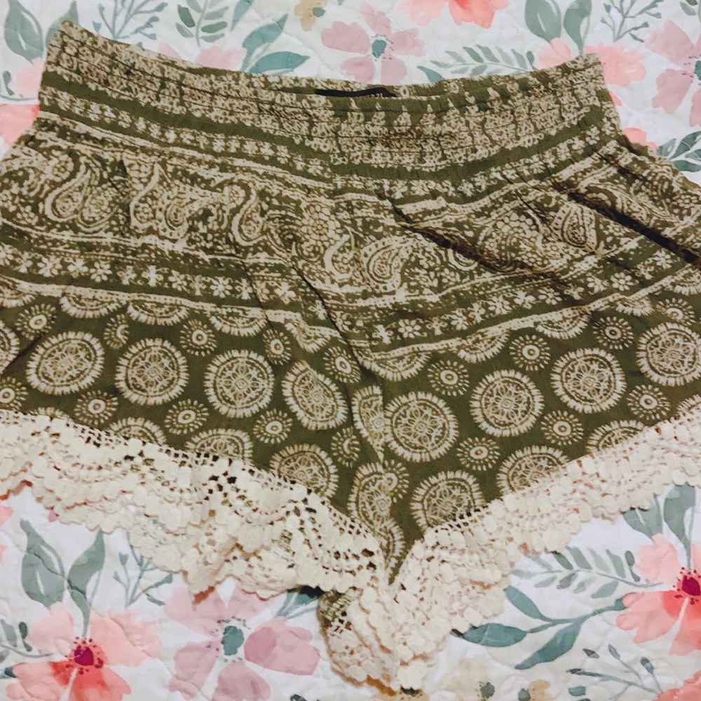 Forever21 shorts. Never used, only tried on.